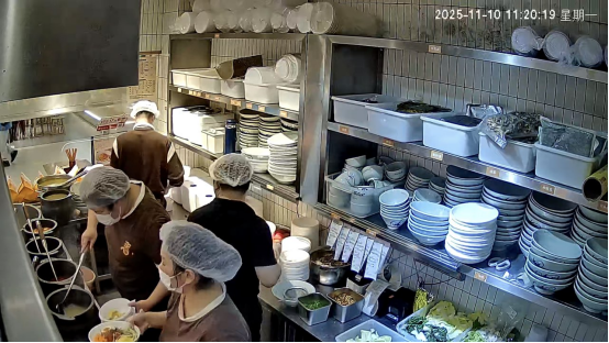 后厨直播肃清“现熬鸡汤”疑虑，淘宝闪购“明厨亮灶2.0”成为餐厅商家品牌实行利器